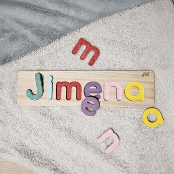 Puzzle de madera con letras